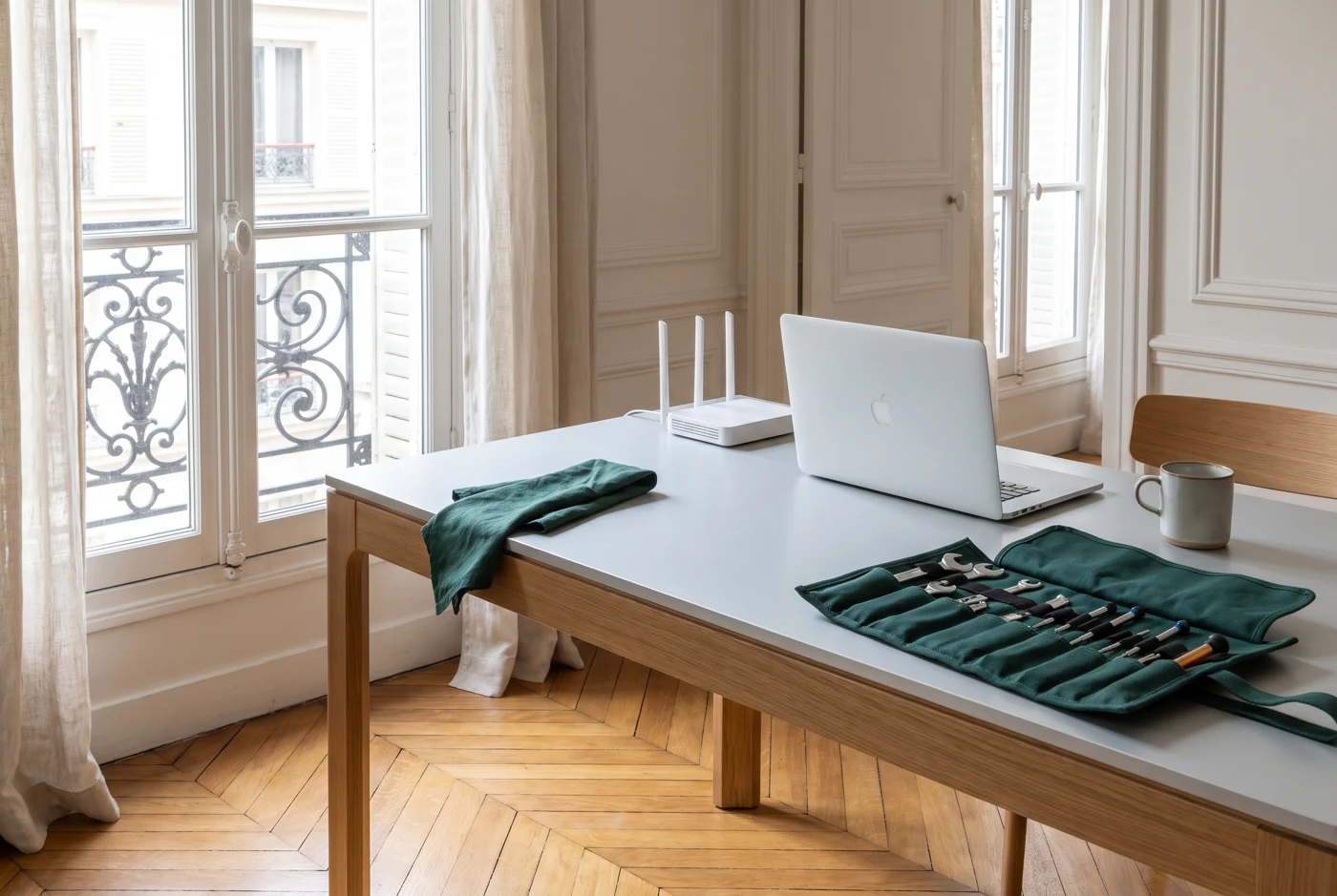 Illustration d’un espace de travail dans un appartement parisien